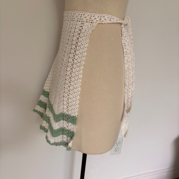 Vintage Crochet cream and green Chevron Apron - Picture 4 of 10